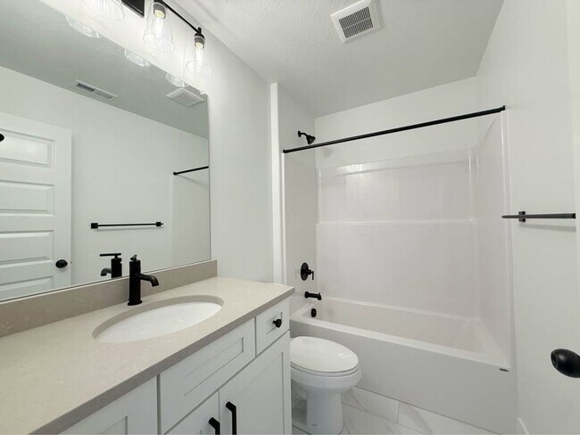 Building Photo - 3759 950 N