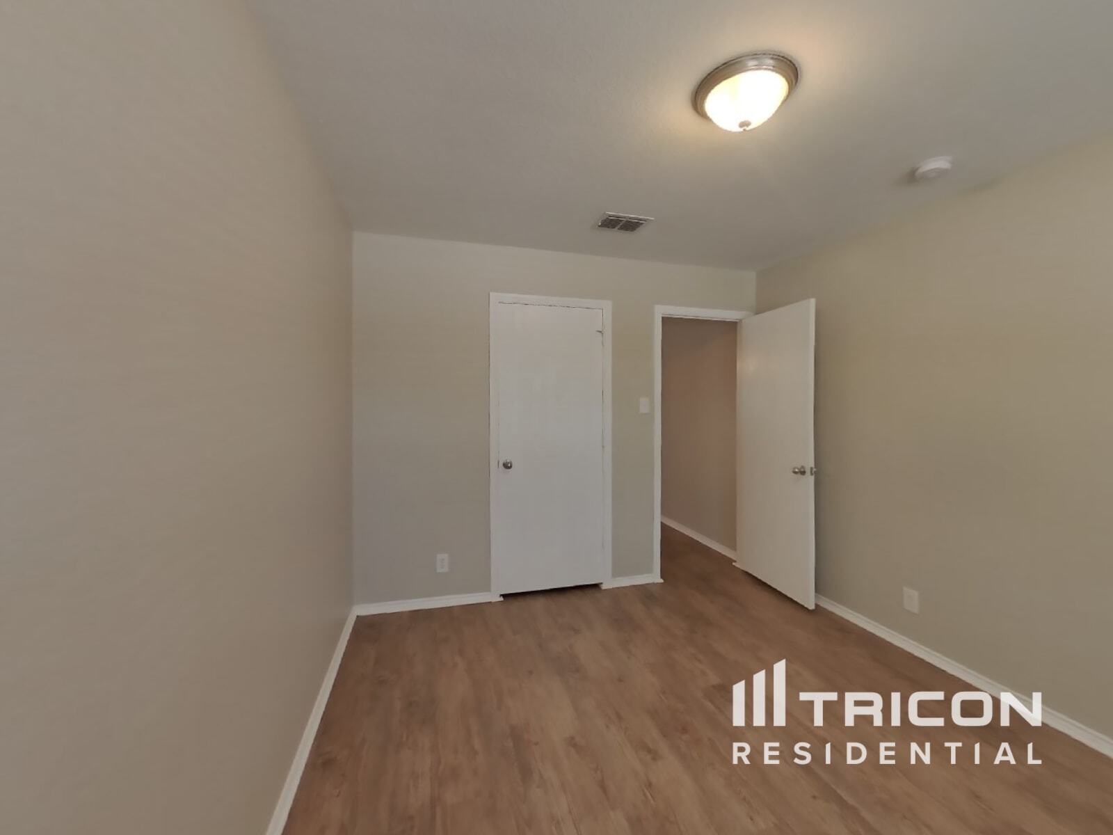 Building Photo - 8027 Abbotts Pointe