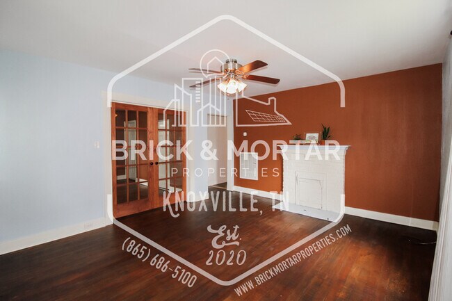 Building Photo - 427 E Caldwell Ave