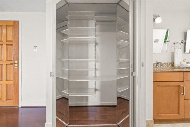 Building Photo - 1530 Key Blvd