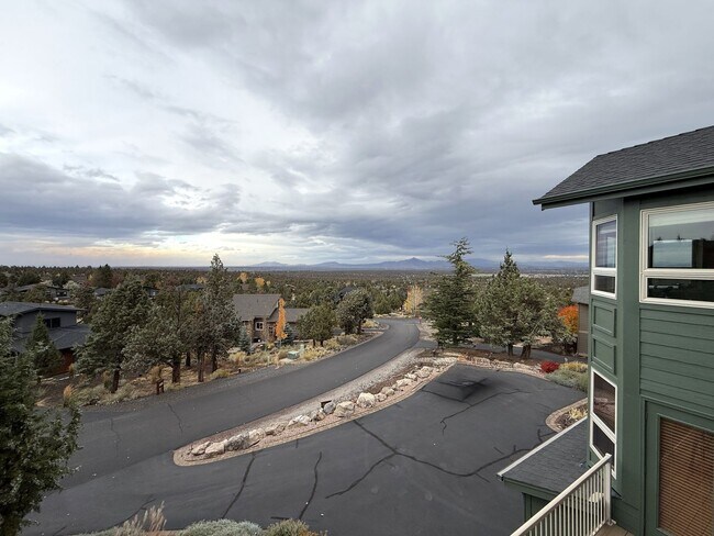 Building Photo - WINTER SPECIAL DISCOUNTED $500 PER MONTH F...