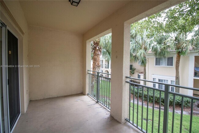 Building Photo - 2469 Centergate Dr