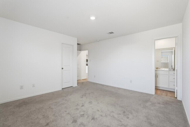 Building Photo - 6639 Orange Daylily Ln