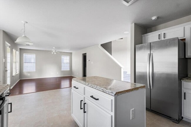 Building Photo - 10525 Hainsworth Park Dr