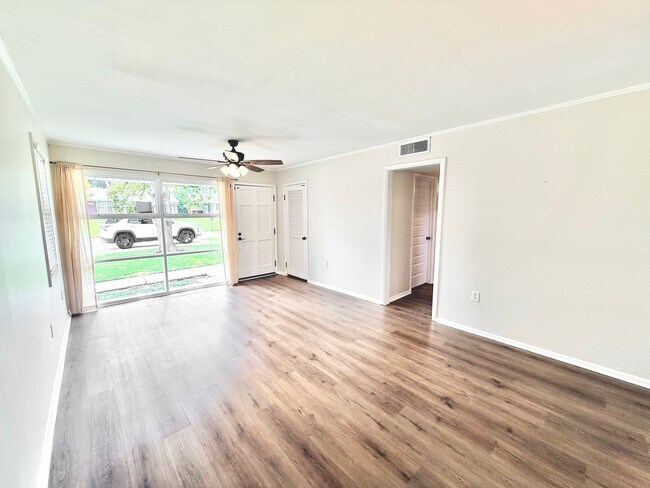 Building Photo - 2235 E Contour Dr
