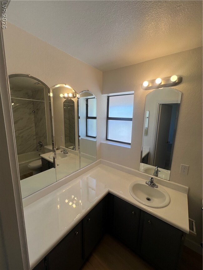 Building Photo - 3939 S Torrey Pines Dr
