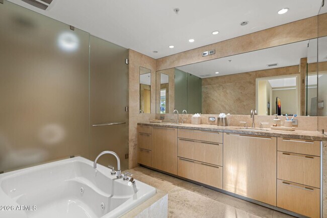 Building Photo - 7167 E Rancho Vista Dr