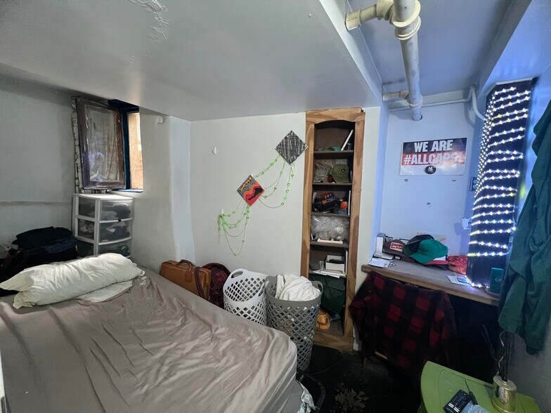 Building Photo - 1620 W Thome Ave