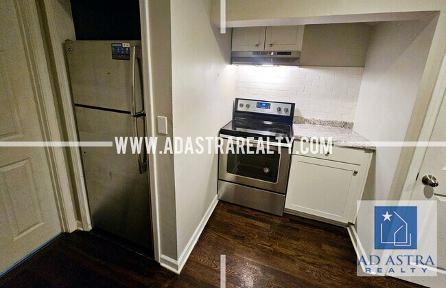 Building Photo - Beautiful 3 Bed 2 Bath Brick Home in KCMO!...