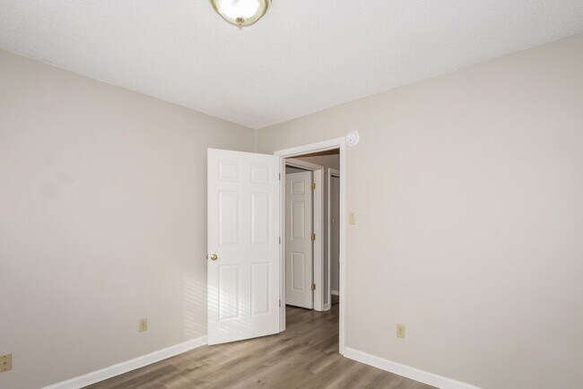 Building Photo - 6940 Brady Hill Dr