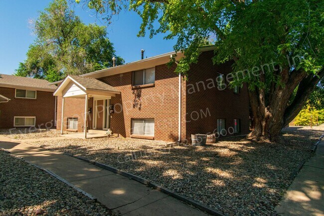 Building Photo - 919 James Ct