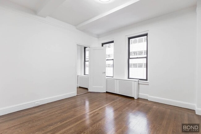 Building Photo - 957 Second Avenue