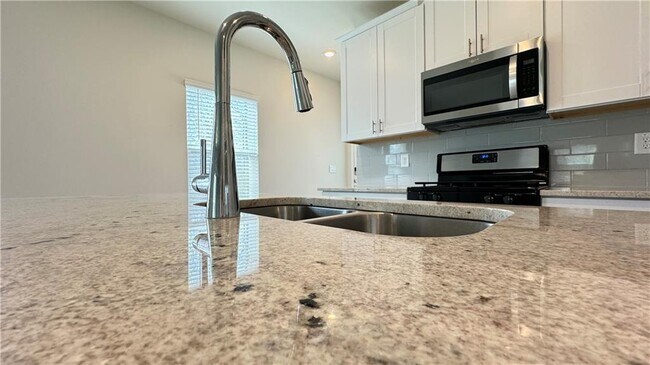 Building Photo - 151 Cedar Ln