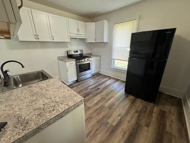 Building Photo - For Rent – 4 Bedroom Home in Moline (Hamil...