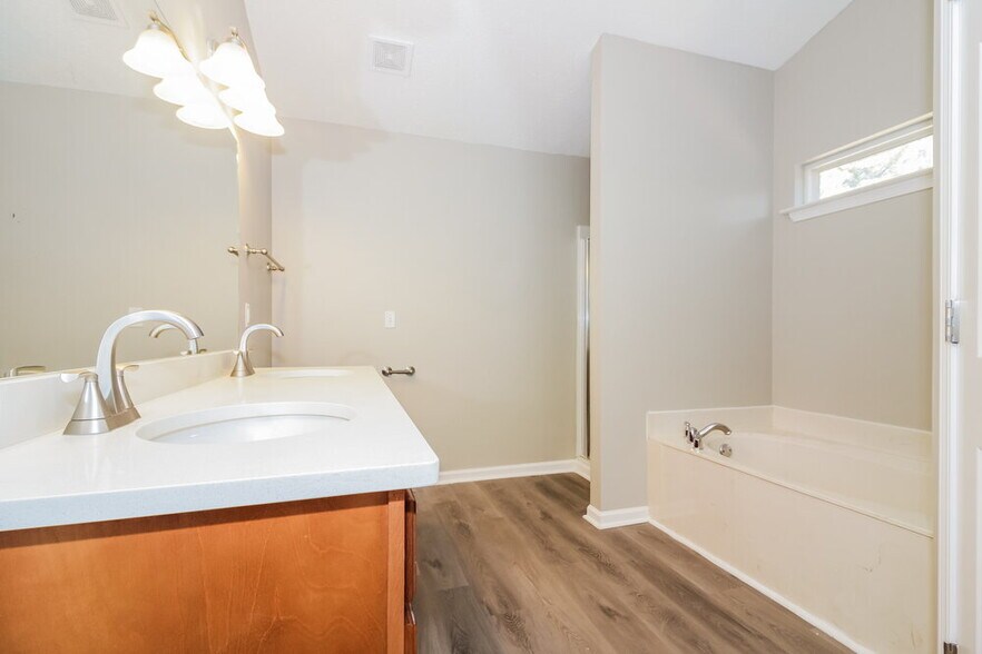 Building Photo - 8153 Green Valley Cove