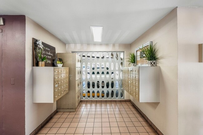 Building Photo - Coty Tower 703