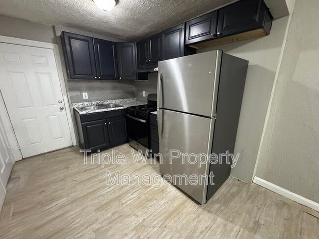 Building Photo - 2139 Kappel Dr