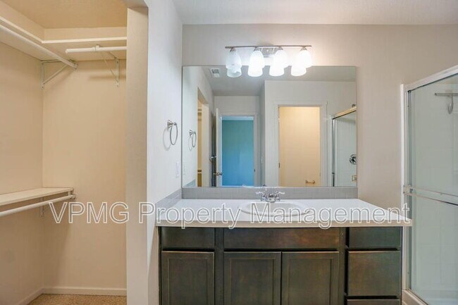 Building Photo - 2116 NE 115th Ct