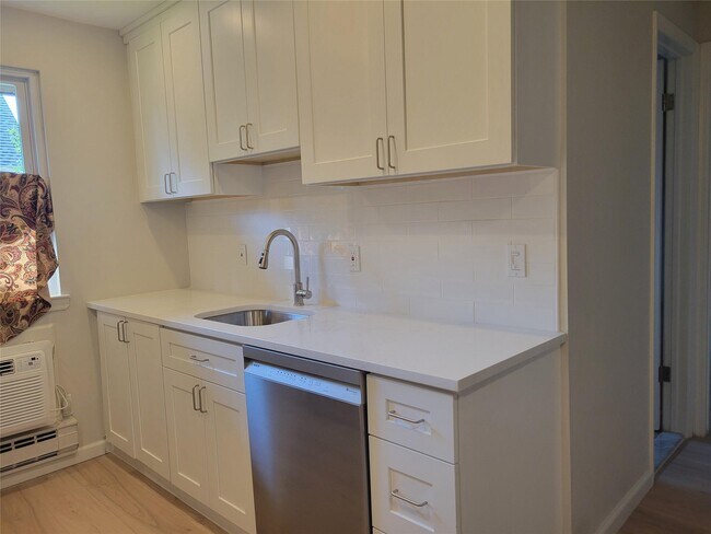 Building Photo - 518 Bedford Ave
