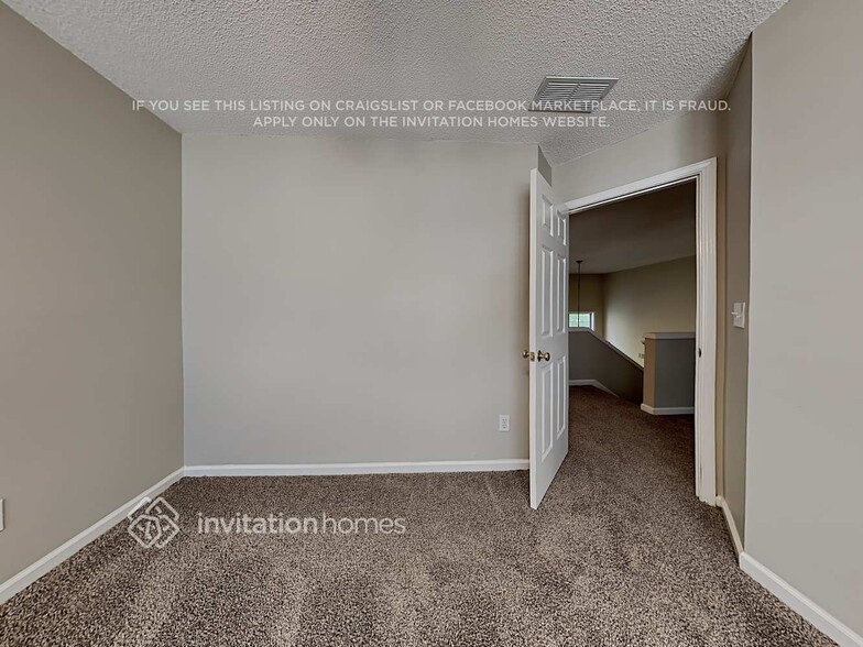 Building Photo - 3295 Ridgefair Dr