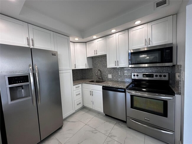 Building Photo - 20335 W Country Club Dr