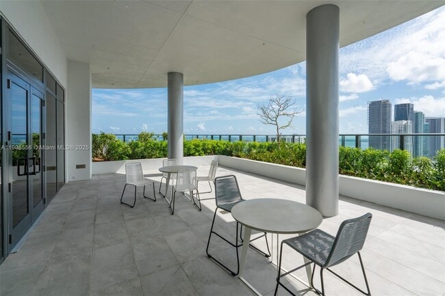 Building Photo - 1600 NE 1st Ave