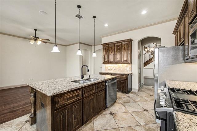 Building Photo - 588 Deverson Dr