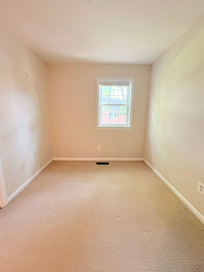 Building Photo - 6718 Kenwood Forest Ln