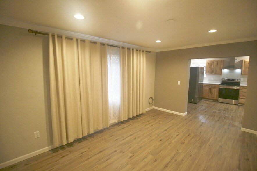 Building Photo - 1515 SE Mill St