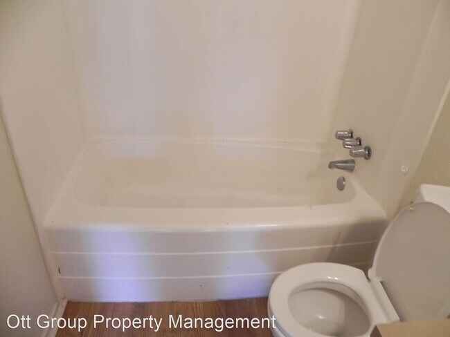 Building Photo - 2318 Andover Dr