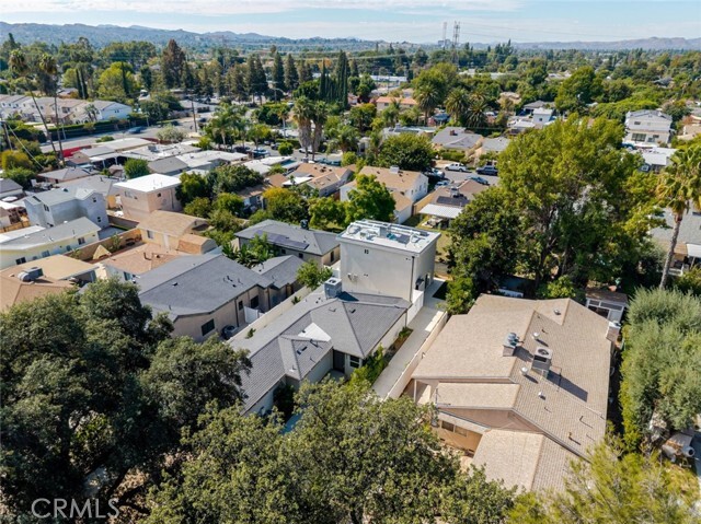 Building Photo - 6835 Yolanda Ave