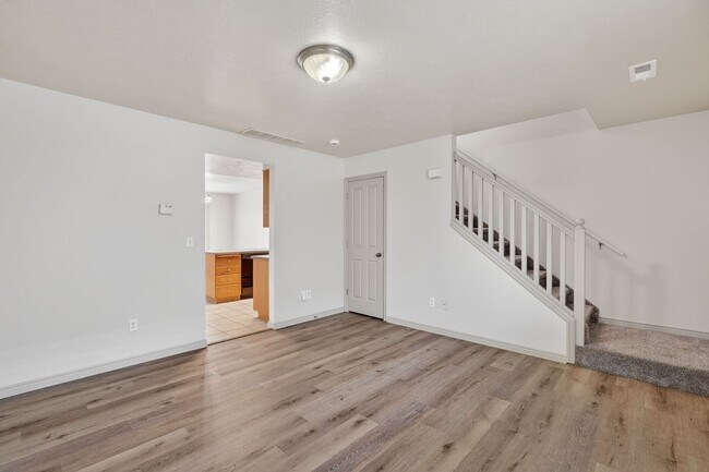 Building Photo - Must-See Apartment in Pheasant Ridge  Pocatello!