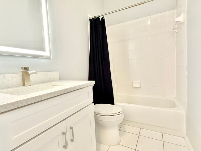 Building Photo - Executive 4bedrooms/3baths Dream pool-home...
