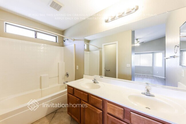 Building Photo - 5433 W Grove St