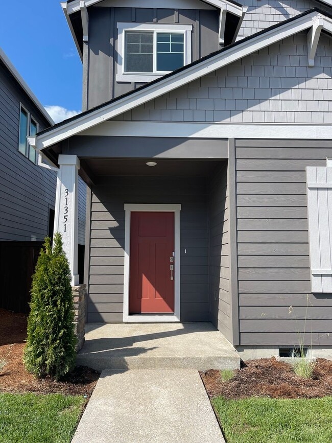 Building Photo - Stylish & Comfortable Living with Fireplac...