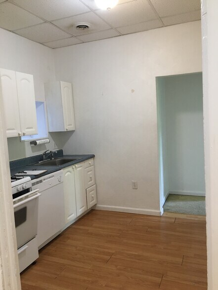 Kitchen - 514 Ivy St