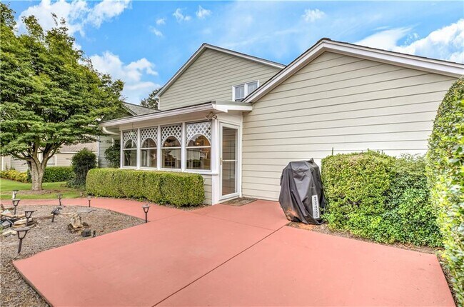 Building Photo - 60 Heartwood Dr NE