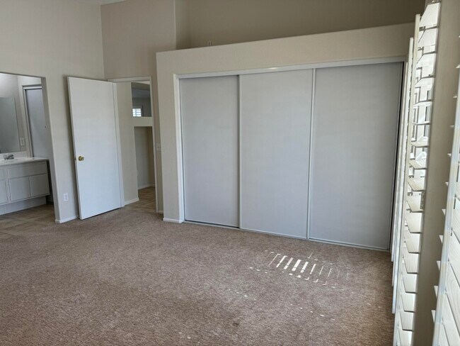 Building Photo - 49590 Lincoln Dr