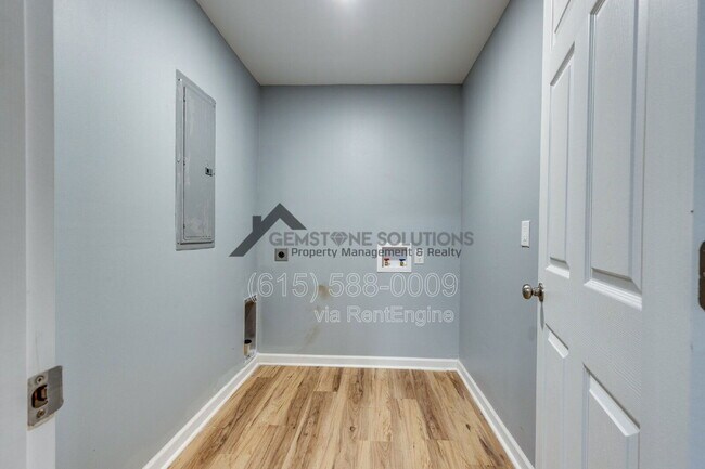 Building Photo - 2930 Primrose Cir