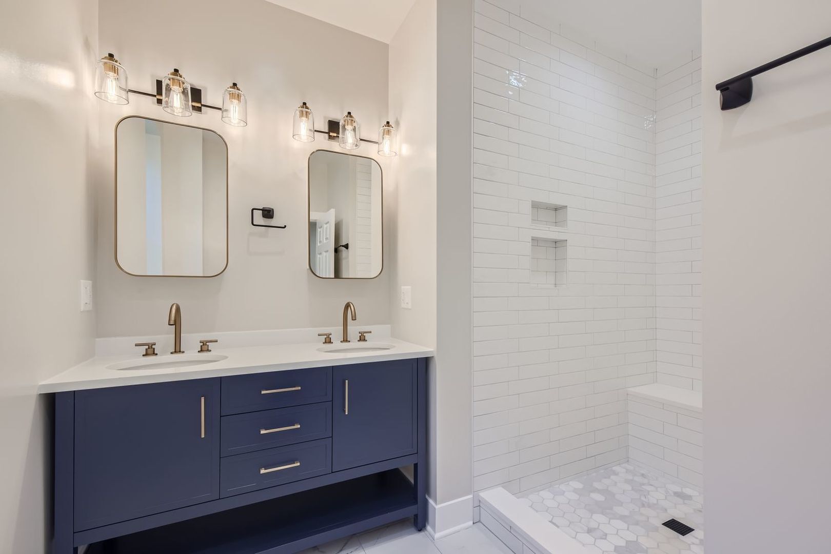 Building Photo - 4908 N Rockwell St