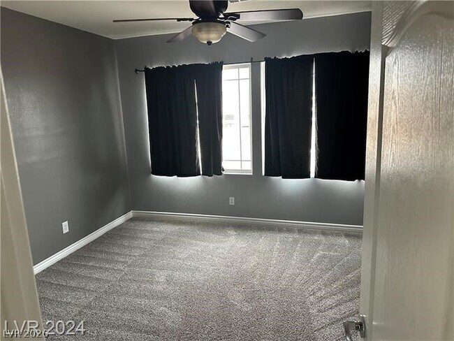 Building Photo - 2805 Alma Lidia Ave