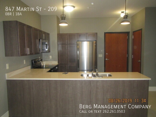 Building Photo - 847 Martin St