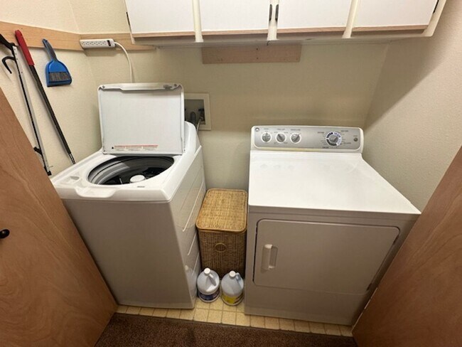 Building Photo - 1476 Glenwood Dr