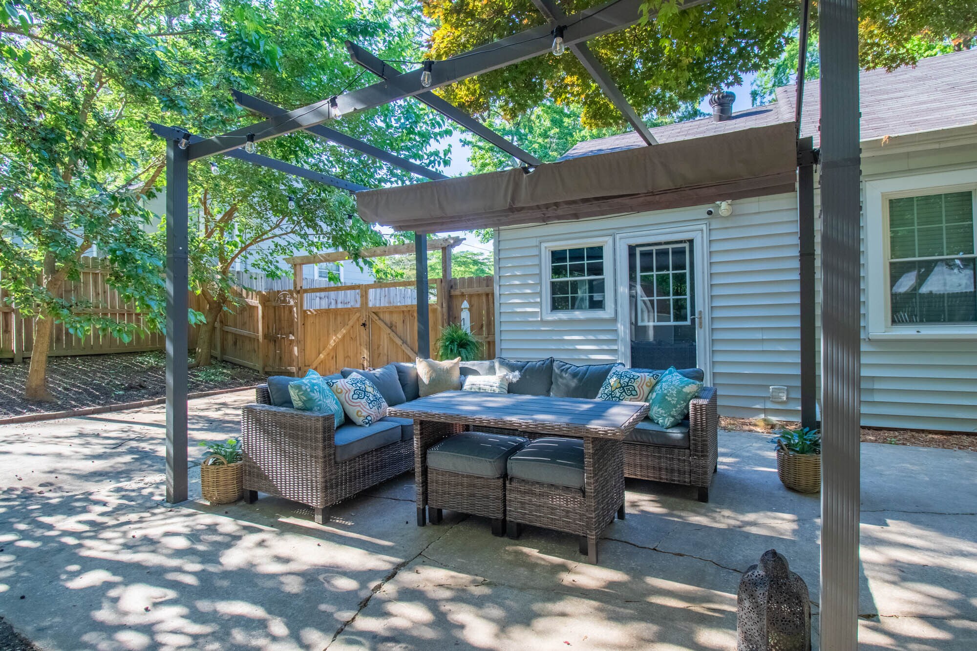 Building Photo - 2721 Azalea Dr