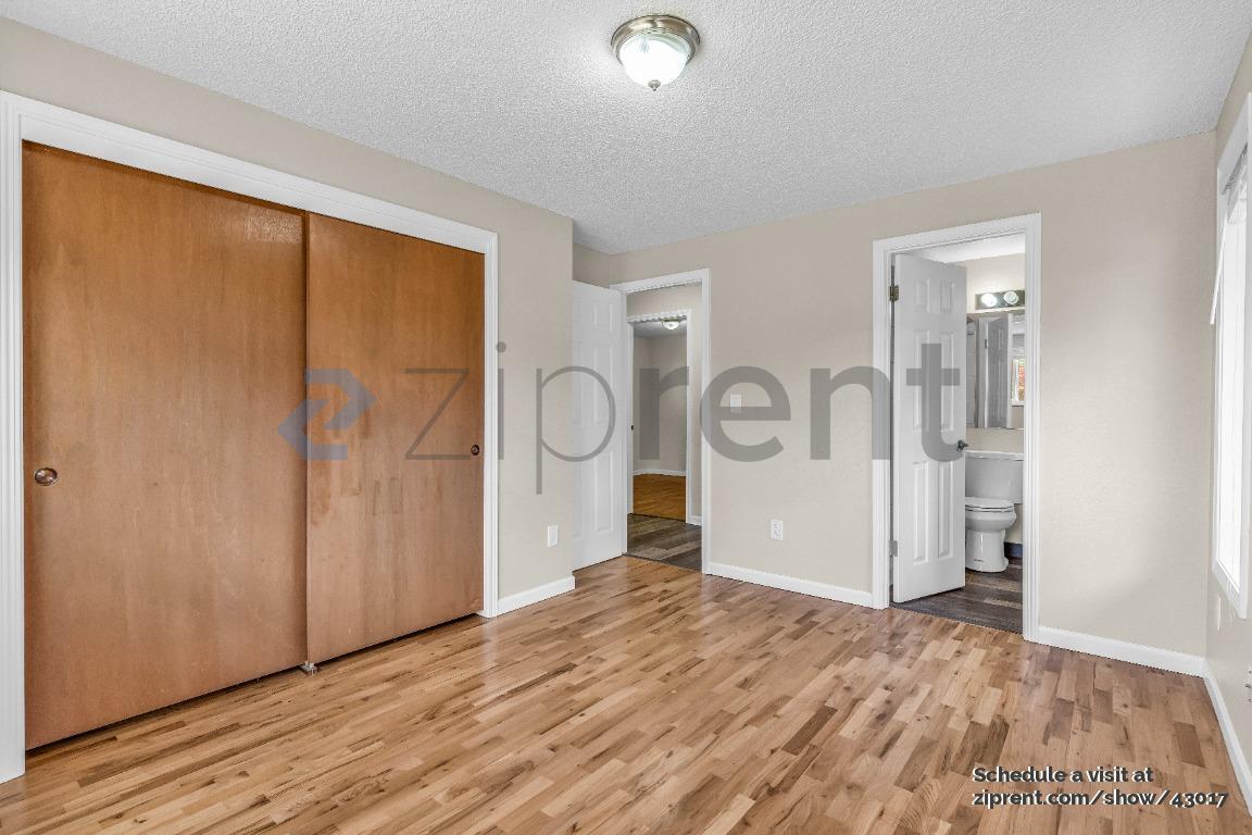 Building Photo - 12805 SW Washington St