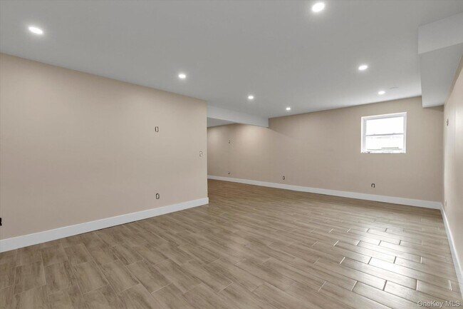 Building Photo - 85 Clement St