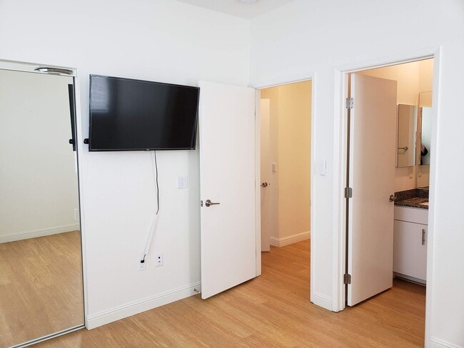 Building Photo - Otay Mesa: 2bd/3.5ba Playa Del Sol Multi Level Townhome