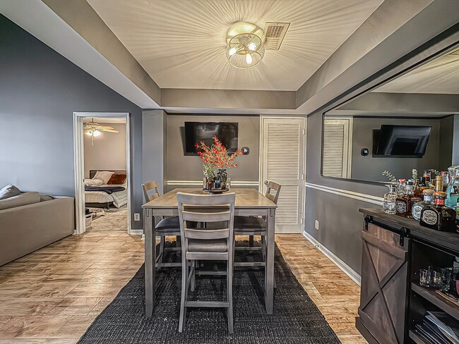 Building Photo - Stylish 3 Bed 3 Bath Condo With Large Balcony in Desired Riverbend at Cascades - Water Included