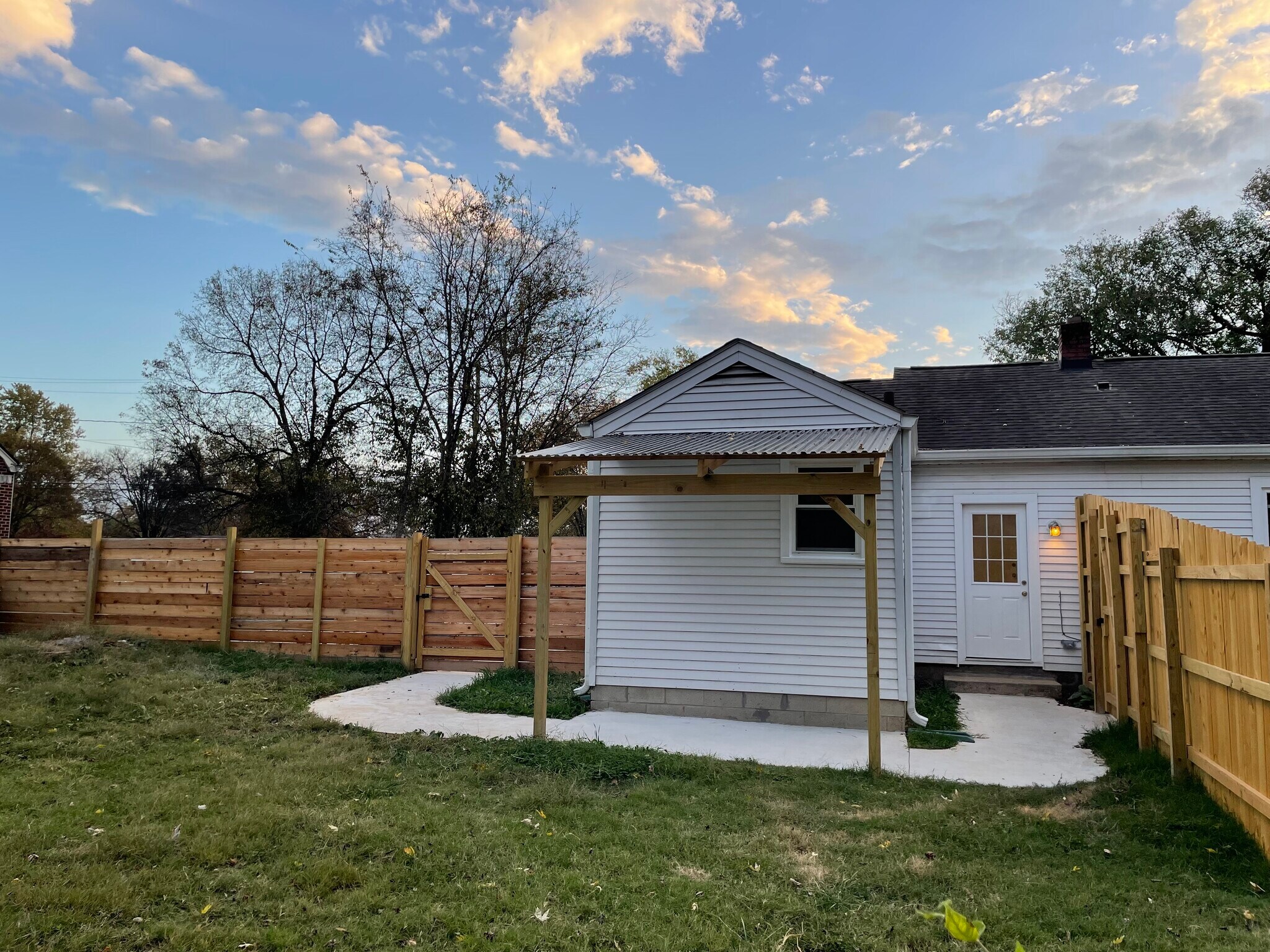 Building Photo - 129 Gordon Ter