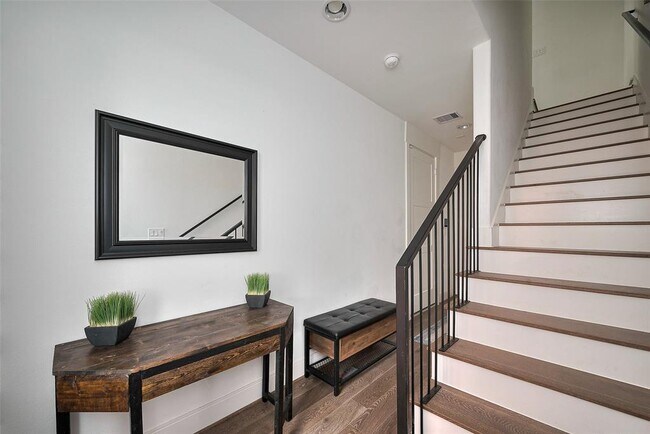 Building Photo - 9644 Riddlewood Ln